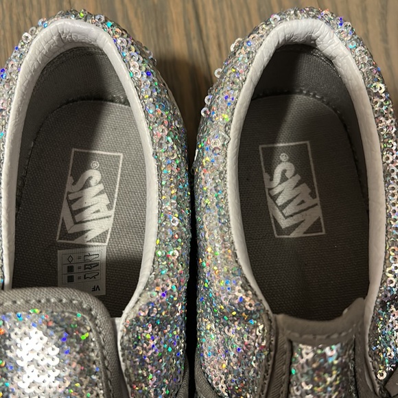 Vans - Picture 4 of 5